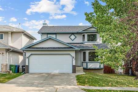 39 Arbour Wood Close NW Calgary, AB T3G 4A8