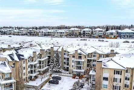 369 Rocky Vista Park NW #332 Calgary, AB T2R 0V5