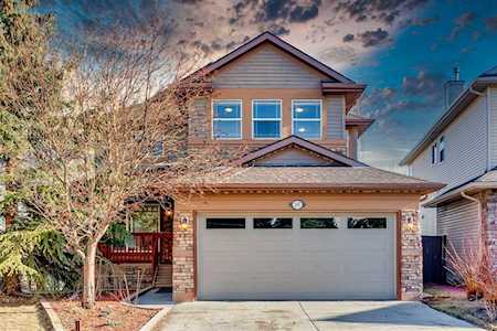 26 Cresthaven View SW Calgary, AB T3B 5Y2