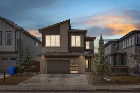 81 Carringvue Manor NW Calgary, AB T3P1L7