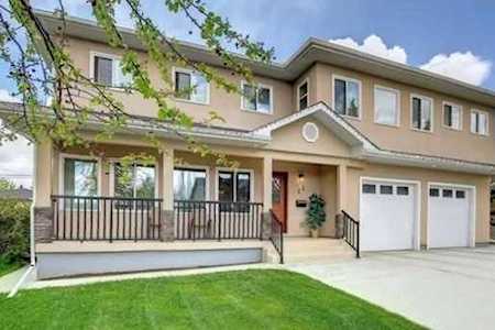 23 Cheltenham Rd NW Calgary, AB T2L 0M4