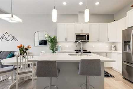 212 Crestbrook Common SW Calgary, AB T3B 6L1