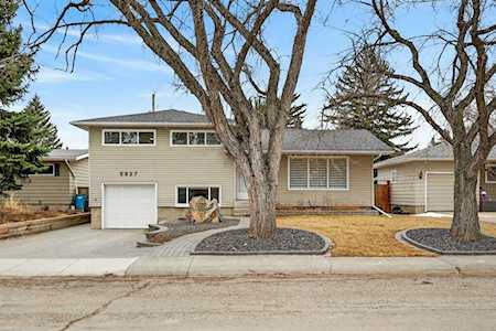 8027 Elbow Dr SW Calgary, AB T2V 1K5