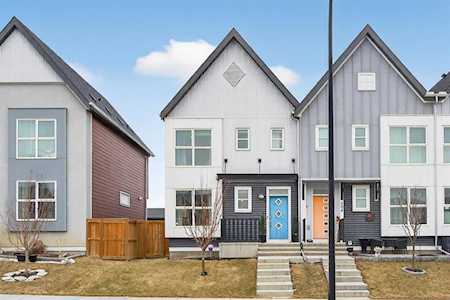 196 Livingston View NE Calgary, AB T3P0Z9
