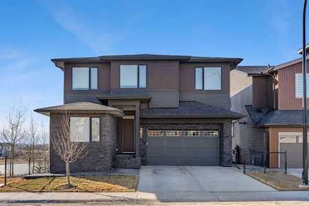 351 Lucas Way NW Calgary, AB T3P 1Z3