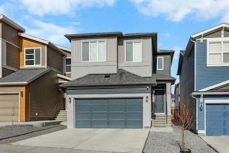 17 Calhoun Crescent NE Calgary, AB T3P 1X8