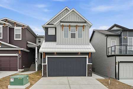 61 Calhoun Crescent NE Calgary, AB T3P 1X8