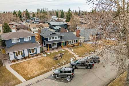 147 Midvalley Place SE Calgary, AB T2X 1K3