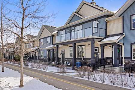 237 Mckenzie Towne Link SE Calgary, AB T2Z 1C9