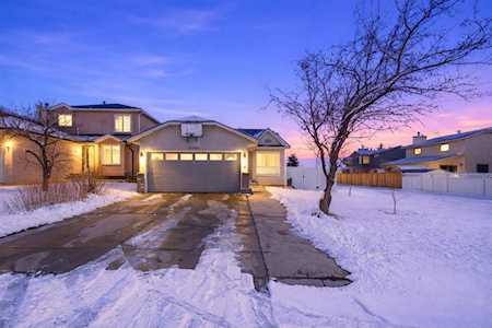 20 Applewood Way SE Calgary, AB T2A 7M8
