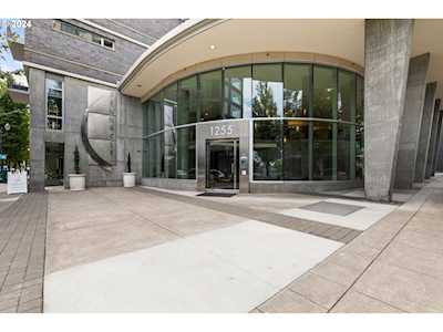 Pinnacle condo in Portland, OR