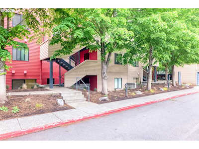 1 bed / 1 bath McCormick Pier condo