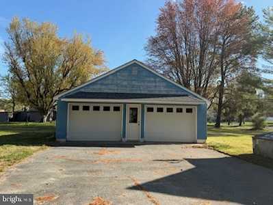 42 Woodland Ave Ocean View, DE 19970