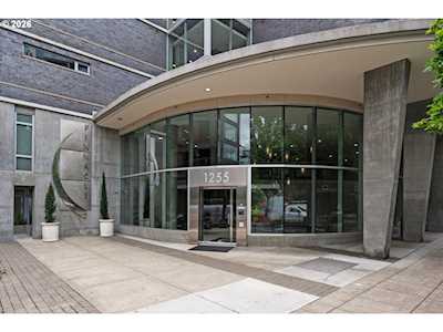 Pinnacle condo in Portland, OR