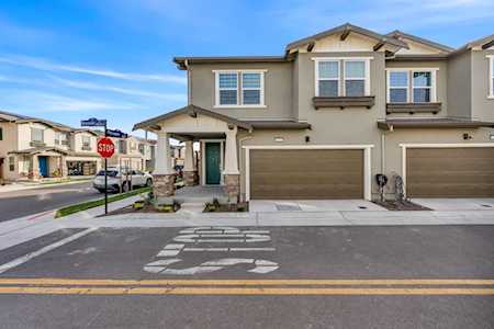 122 W Riverside Place Tracy, CA 95391