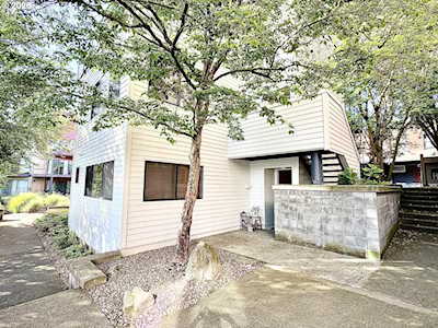 1 bed / 1 bath McCormick Pier condo