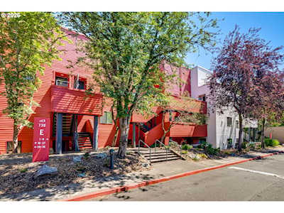 1 bed / 1 bath McCormick Pier condo