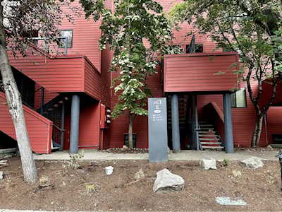 1 bed / 1 bath McCormick Pier condo