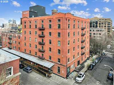 Chown Pella loft in Portland, OR