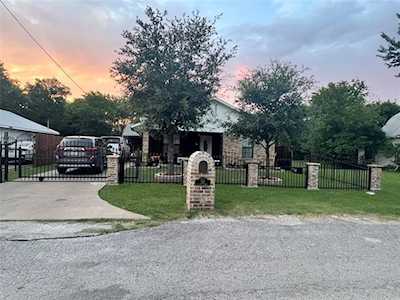 311 E 9th Street Ferris, TX 75125