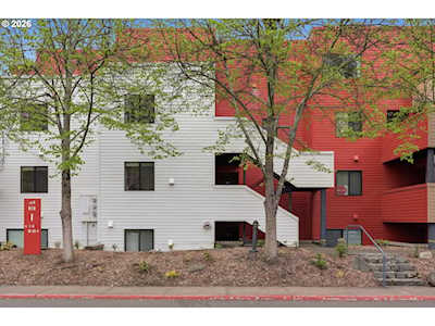 1 bed / 1 bath McCormick Pier condo