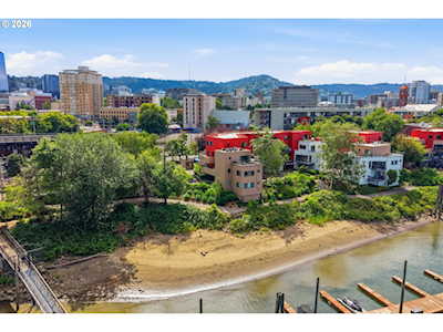 1 bed / 1 bath McCormick Pier condo