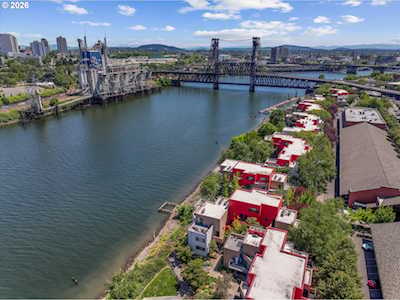 1 bed / 1 bath McCormick Pier condo