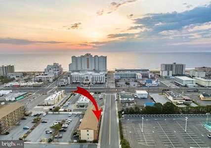 202 32nd St #204 Ocean City, MD 21842