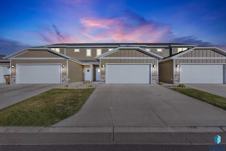 5812 S Whisper Creek Pl, Sioux Falls SD 57108