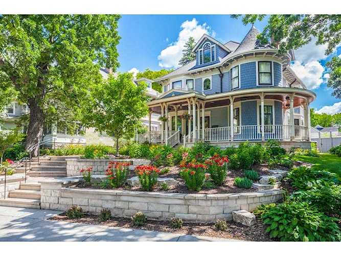 3125 E Calhoun Parkway Minneapolis, MN 55408 | MLS 4787294 Photo 1