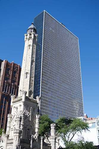 111 E Chestnut St #31G Chicago, IL 60611 | MLS 09887179 Photo 1