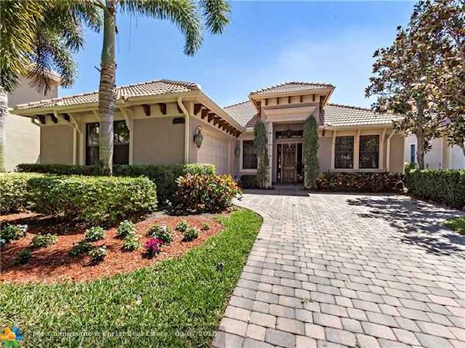 15525 Glencrest Avenue Delray Beach, FL 33446