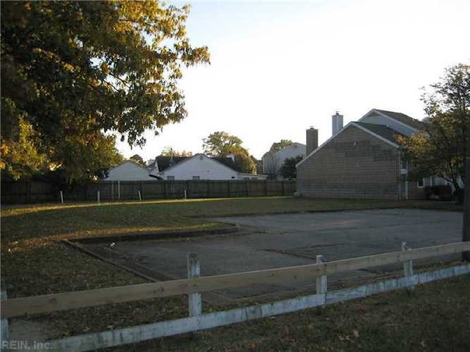 1320 76th St Newport News, VA 23605