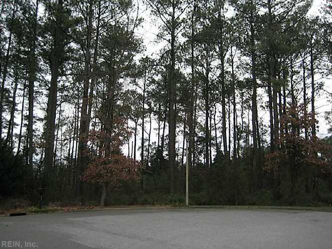 99 Pelican Shores Dr Hampton, VA 23666