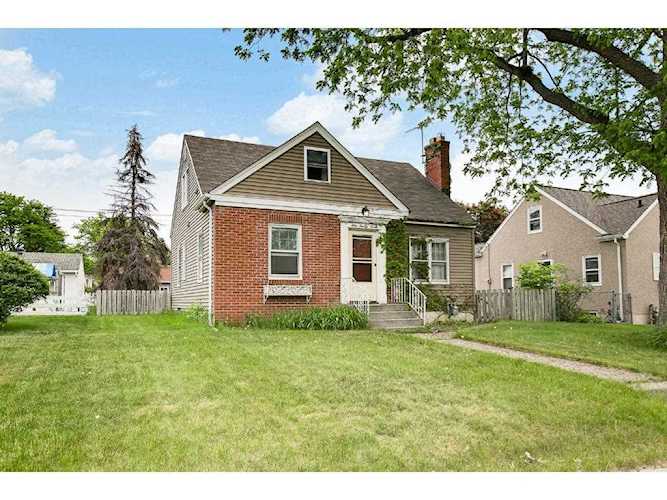 Saint Paul Como | MLS 4939447 | 927 Iowa Avenue W | Zip Code 55117 Photo 1