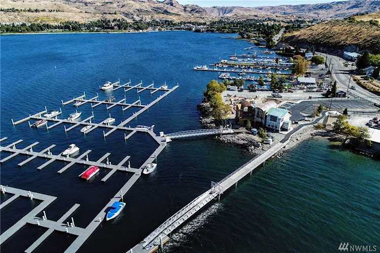 1350 W Woodin Ave #D2 Chelan, WA 98816