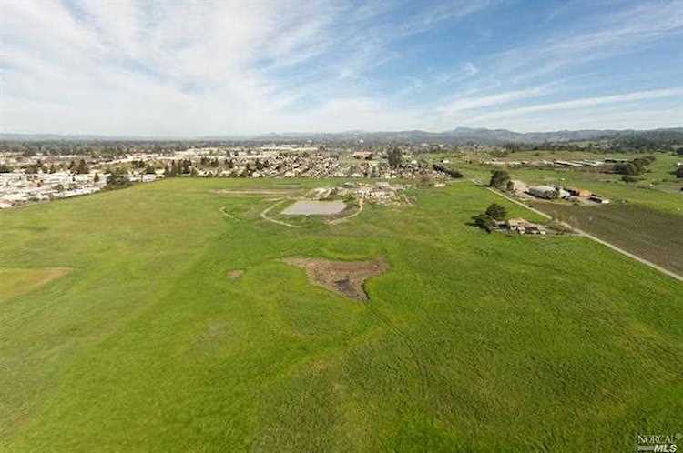 3367 Petaluma Hill Rd Drive Santa Rosa, CA 95404