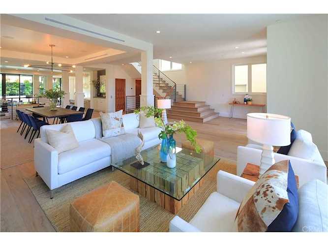915 Duncan Avenue in Manhattan Beach, CA - MLS# SB18080058 Photo 1