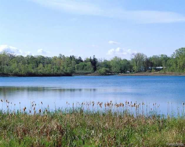 2633 Turtle Shores Bloomfield Twp, MI 48302