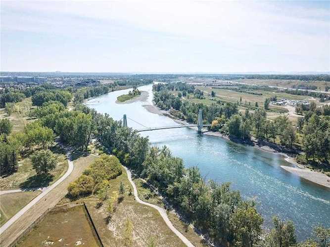 30 Riverview Landing SE Calgary, AB T2C 4H8