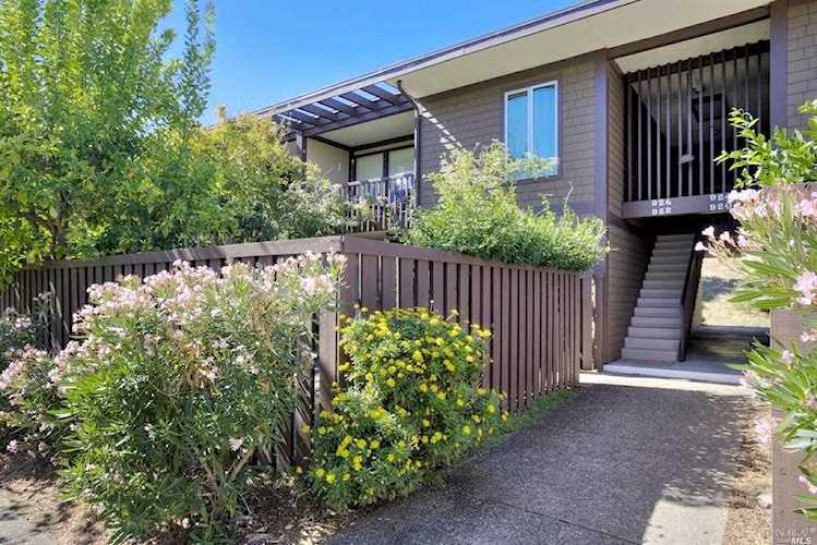 922 Lea Drive San Rafael, CA 94903 | MLS 21826499 Photo 1