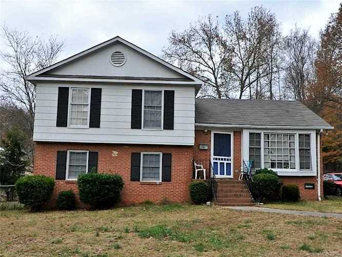 6113 Bridlewood Ln Charlotte, NC 28215 | MLS 3449285 Photo 1