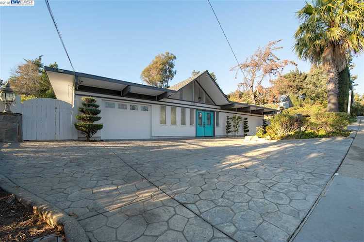 5966 Greenridge Rd Castro Valley, CA 94552 | MLS 40845526 Photo 1