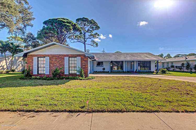 2 Yacht Club Lane Indian Harbour Beach, FL 32937 | MLS 833203 Photo 1