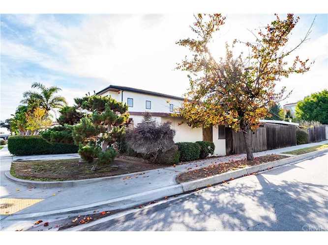 1300 18th Street, Manhattan Beach, CA 90266 | MLS #SB19002050 Photo 1