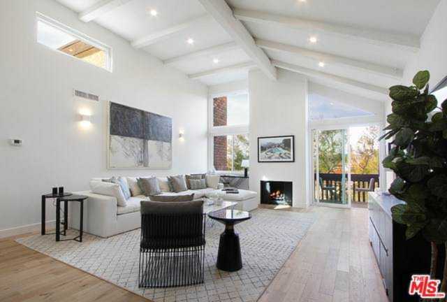 12124 Goshen Avenue #304, Los Angeles, CA 90049 | MLS #19419744 Photo 1