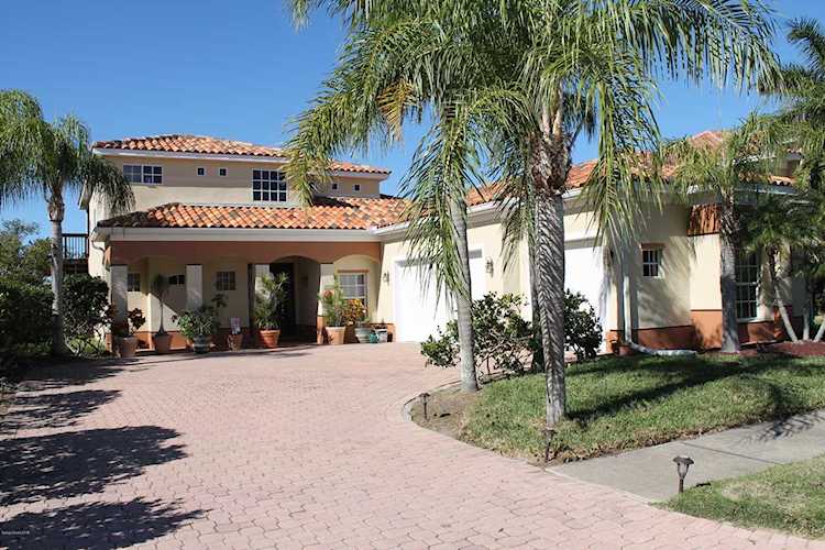 810 W Central Boulevard Cape Canaveral, FL 32920 | MLS 833796 Photo 1
