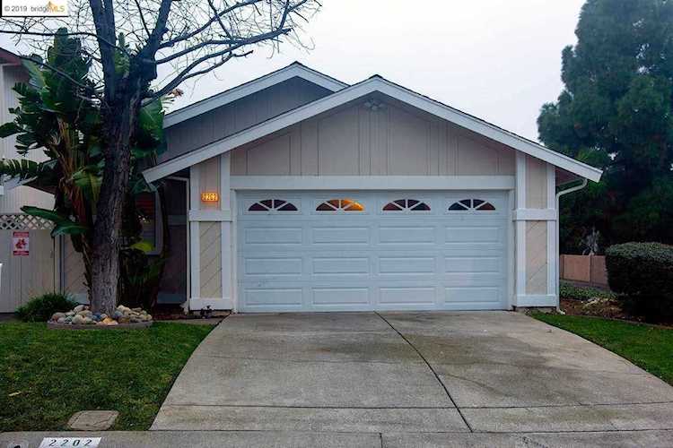 2202 Glenmount Dr Pittsburg, CA 94565 | MLS 40849663 Photo 1