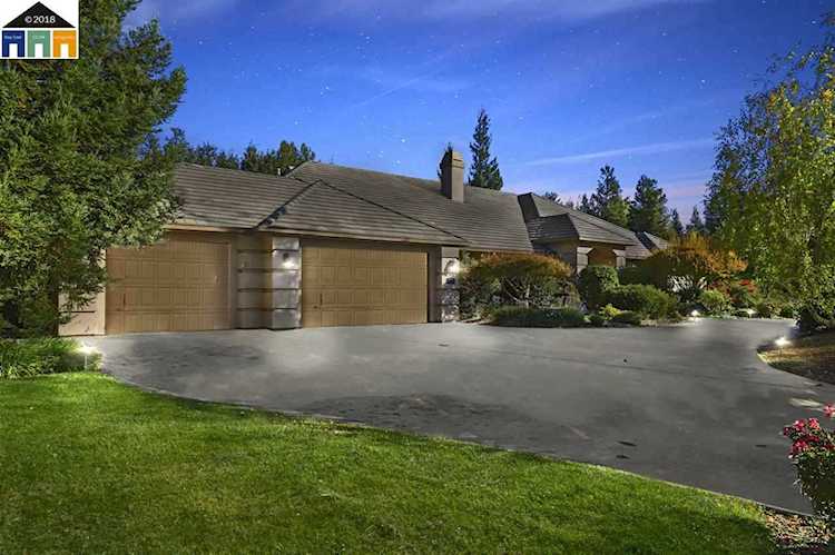5049 Tudor Rose Gln Stockton, CA 95212 | MLS 40844706 Photo 1