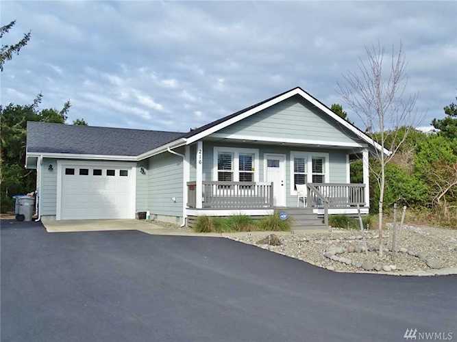 216 Seashore St SW Ocean Shores, WA 98569 | MLS ® 1399294 Photo 1